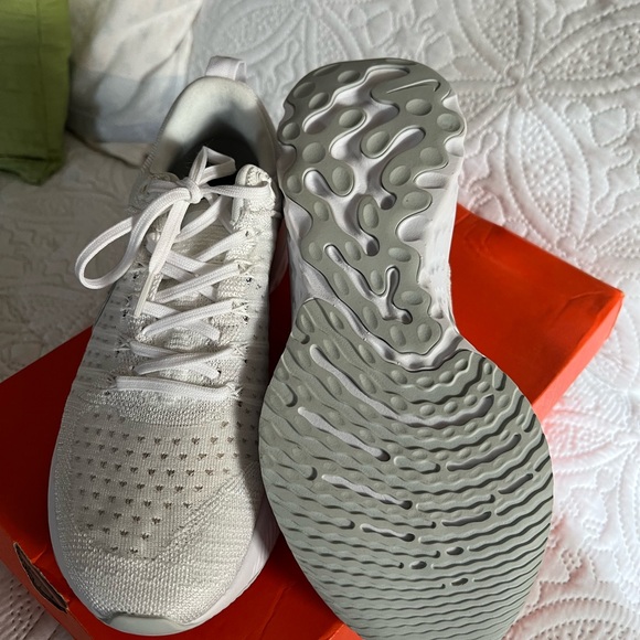 Nike women’s shoes React Infinity Run FK 2. New size 9 - Picture 3 of 5